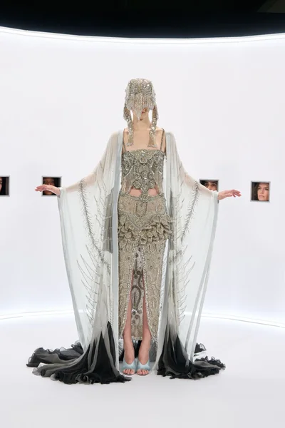 Look 32